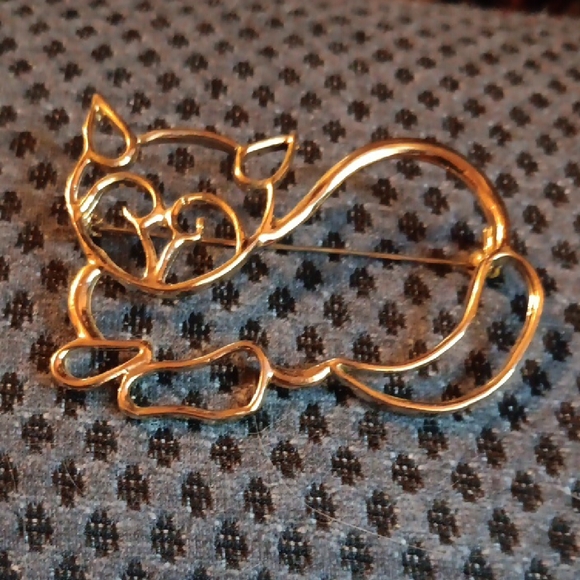 UNKNOWN Accessories - Elegant Gold Cat Brooch
